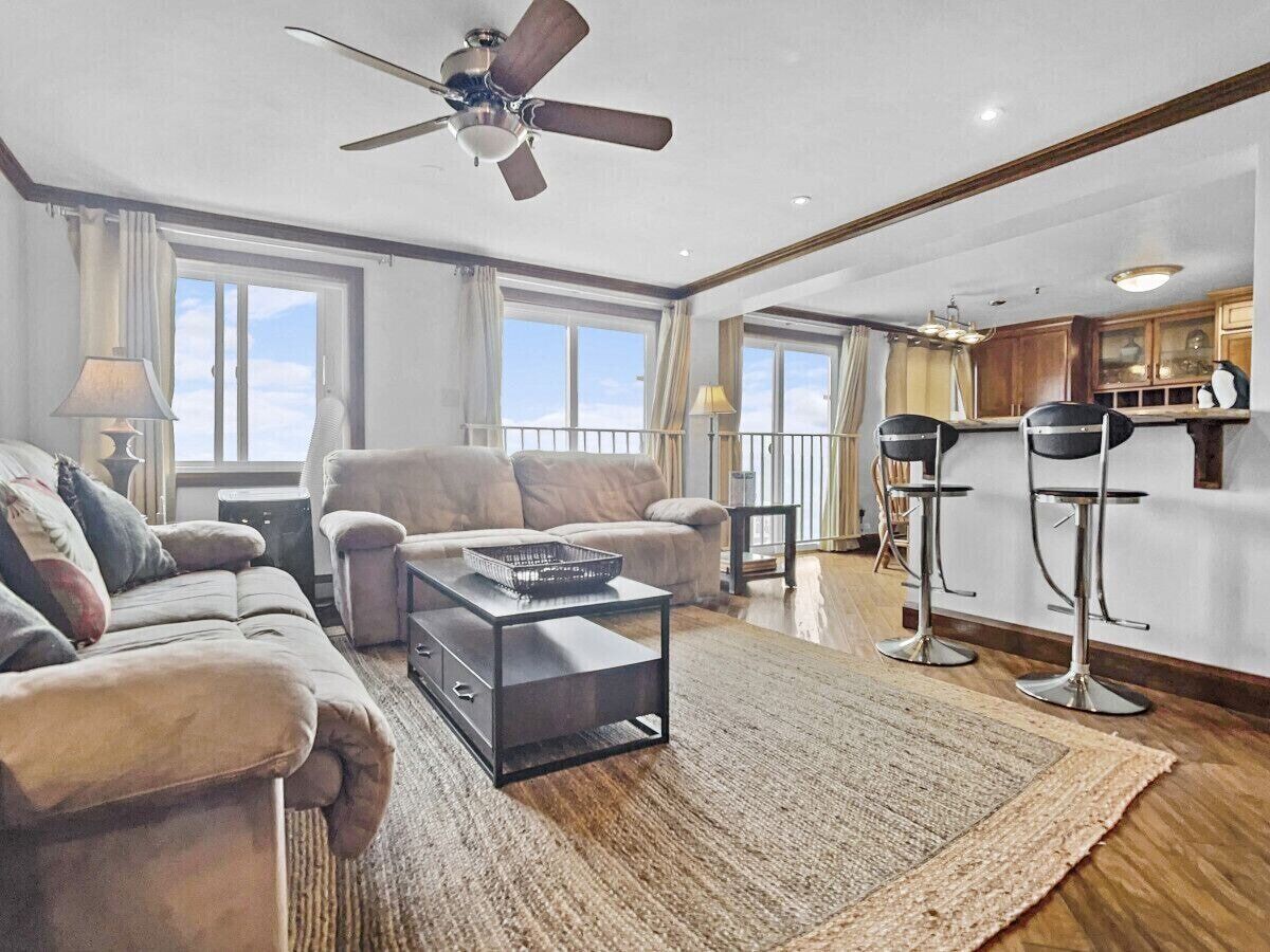 3BR3BA Ski-in/out Condo Top floor Mountain Lodge 386 in Snowshoe Family friendly
