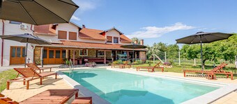 Amazing home in Oljasi with sauna