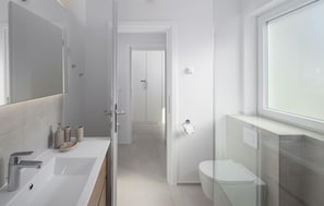 Shower, hair dryer - Awesome home in Buzinija with private swimming pool, can be inside or outside (Buzinija)
