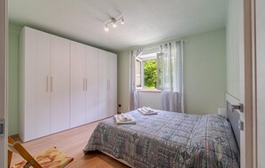 4 slaapkamers, reisbedje, gratis wifi, beddengoed