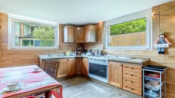 冷蔵庫、コンロ、食器洗い機