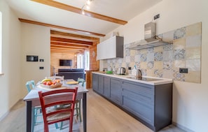Fridge, microwave, stovetop, dishwasher - Stunning home in Chiusa di Pesio (Chiusa di Pesio)