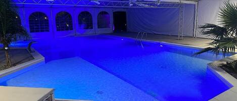 حمّام سباحة خارجي موسمي