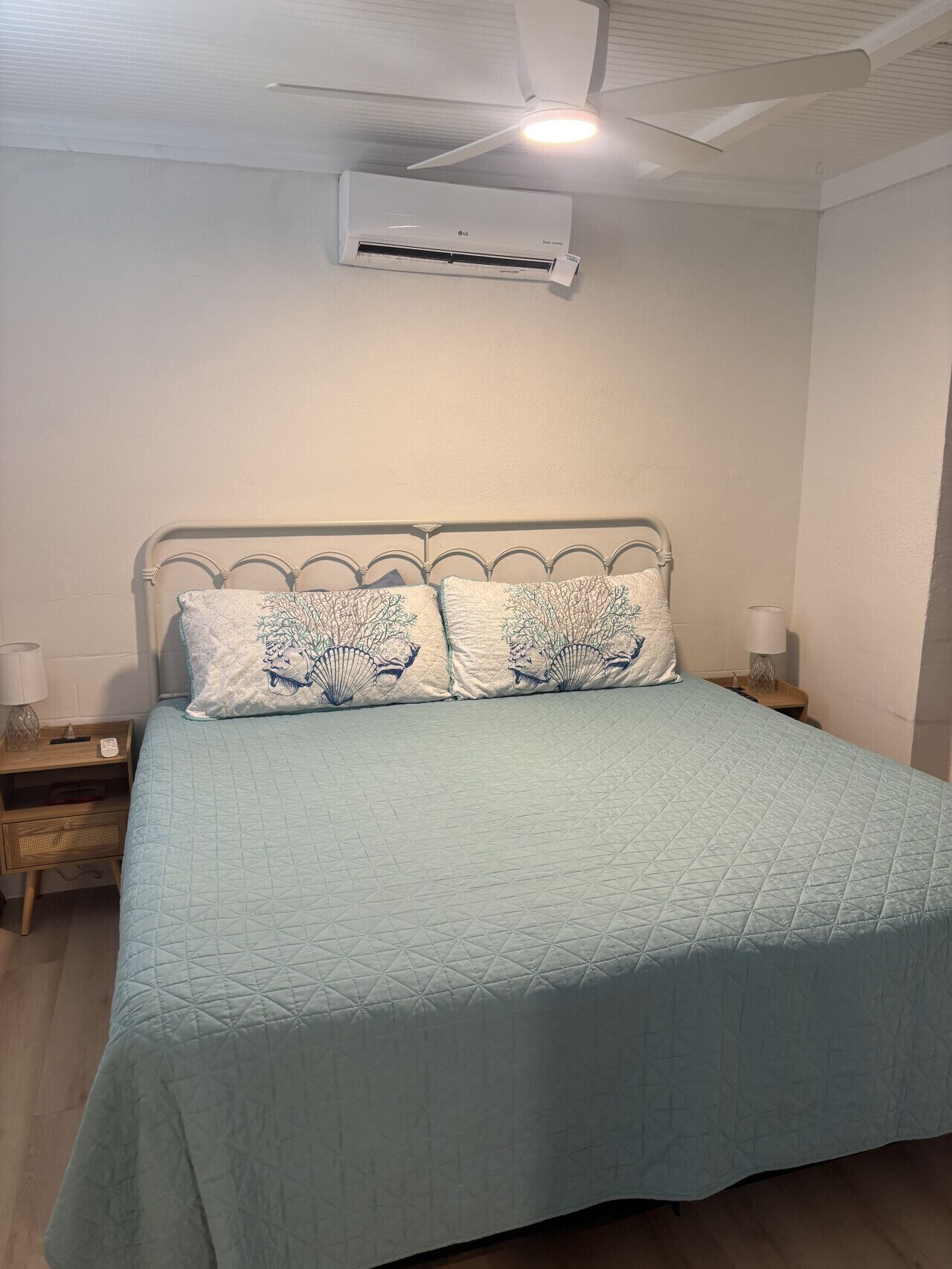 1 室のベッドルーム、デスク、アイロン / アイロン台、WiFi (無料)