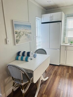 Dining - The Seaside Cottages are located just across the street from Indian Rocks Beach! (Indian Rocks Beach)