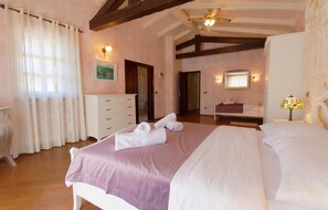 4 habitaciones, cuna de viaje, wifi gratis y ropa de cama 