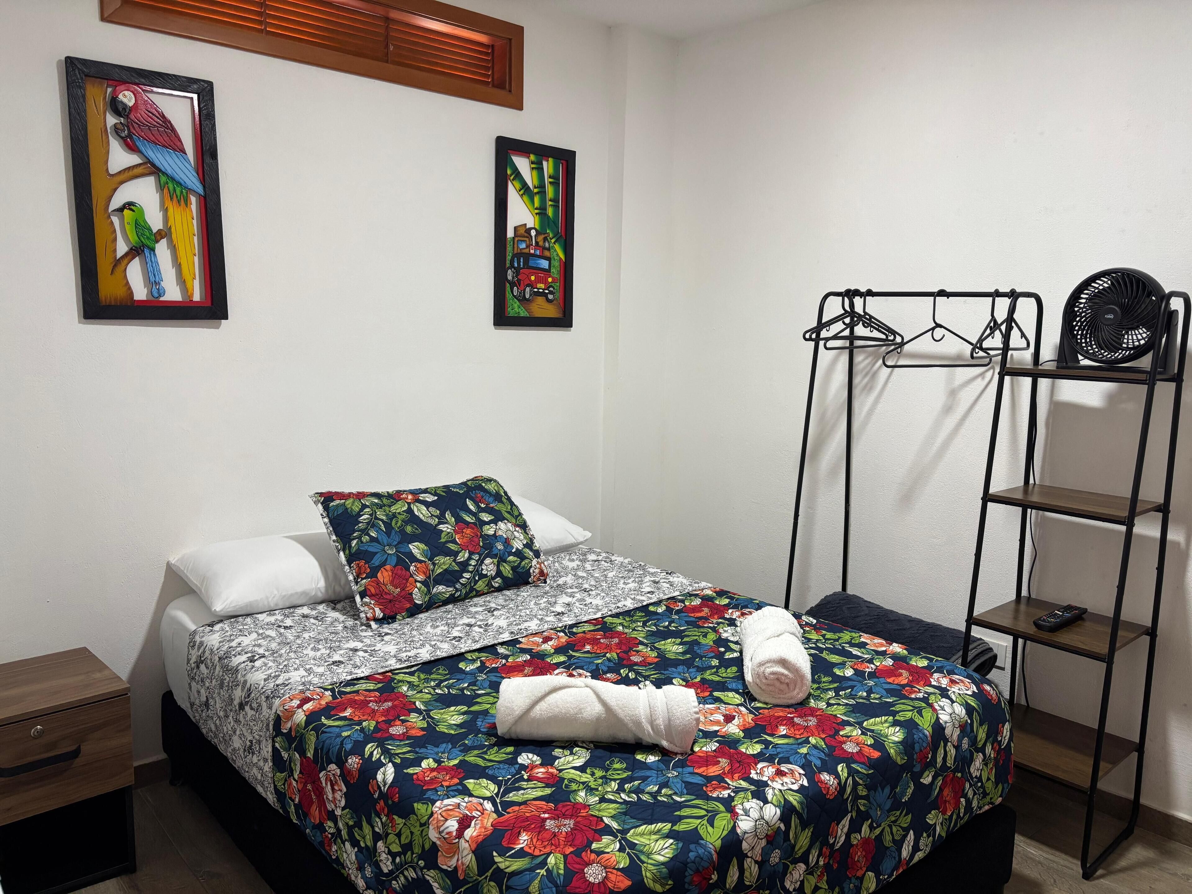 Standard Room, 1 Double Bed, Private Bathroom | Hypo-allergenic bedding, pillowtop beds, iron/ironing board, free WiFi