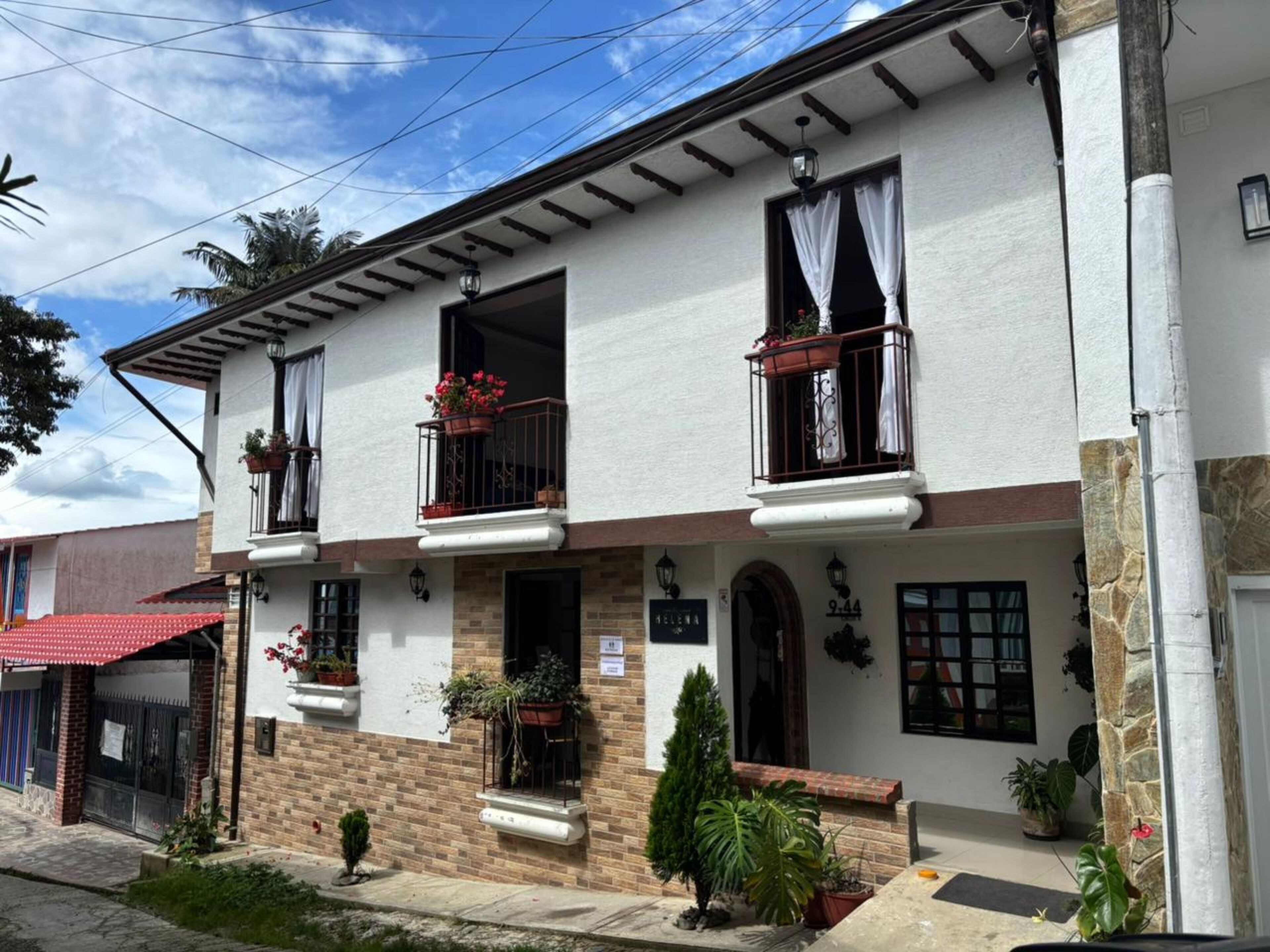 Family House, Multiple Bedrooms, Kitchen, Mountain View | Hypo-allergenic bedding, pillowtop beds, iron/ironing board, free WiFi