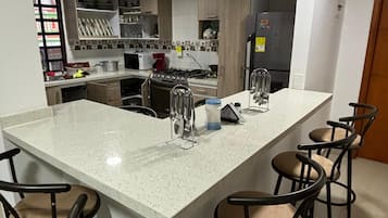 Casa familiar, varias habitaciones, cocina, vista a la montaña | Cocina privada