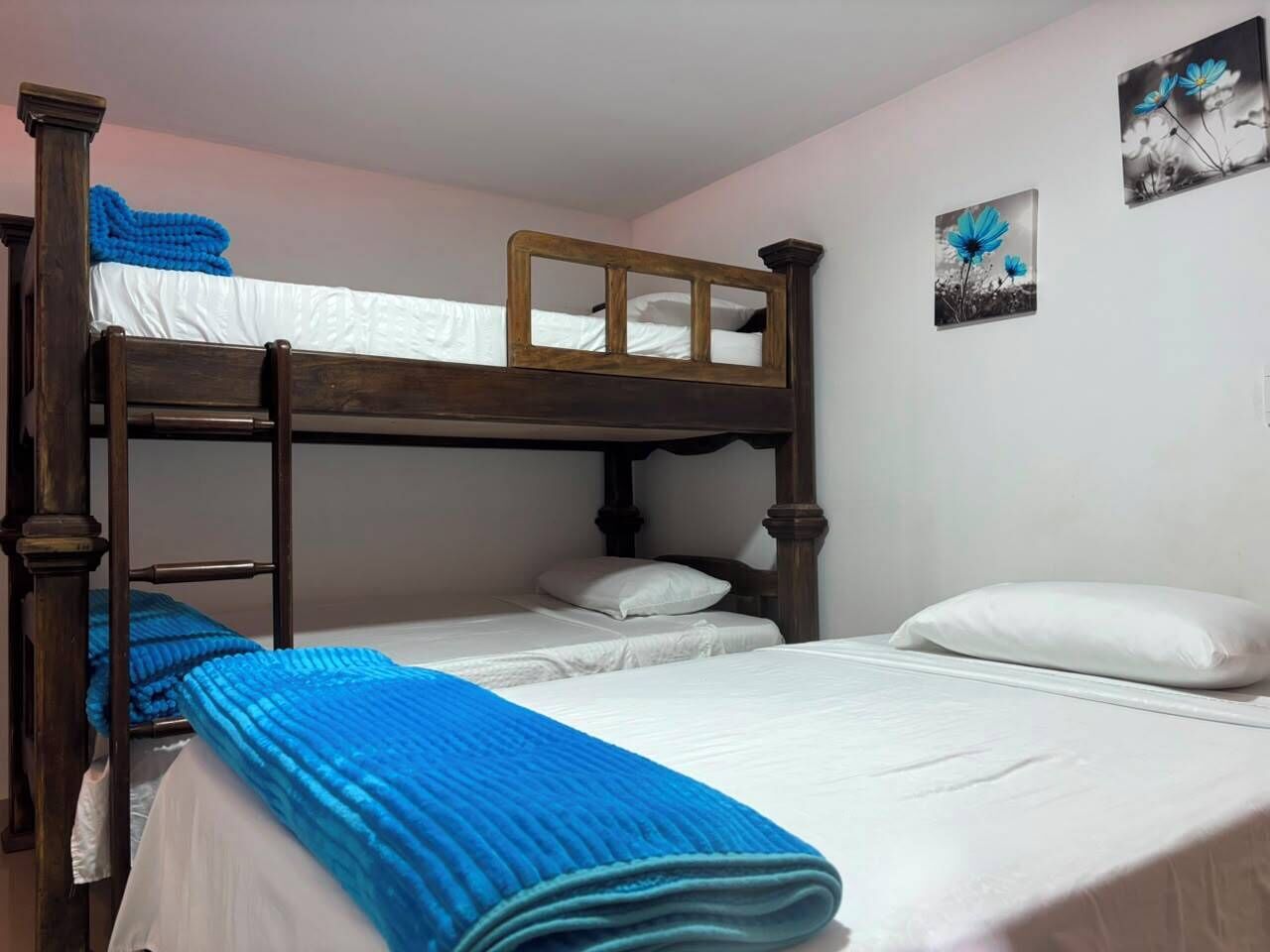 Economy Room, Multiple Beds | Hypo-allergenic bedding available, pillowtop beds