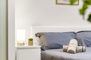 2 soverom, skrivebord, strykejern/-brett og wi-fi