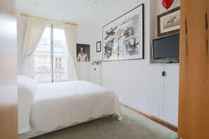 2 bedrooms, desk, iron/ironing board, WiFi - Chic Flat 2 Rooms Georges V (Paris)