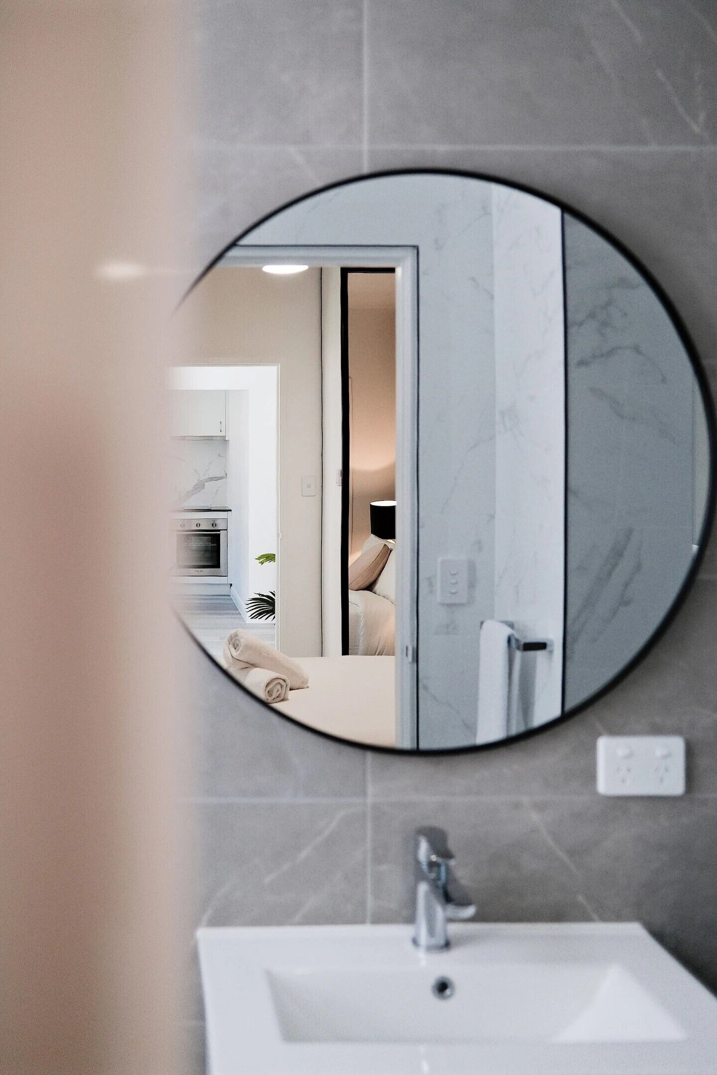 吹风机、毛巾、肥皂、卫生纸