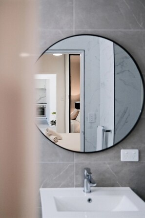 Hårføner, håndklær, såpe og toalettpapir