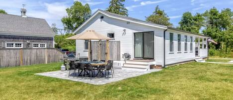 تناول الطعام بالخارج