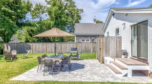 Outdoor dining - Renovated kitchen less than 2 miles to beach, walk to restaurants & bike trail (Harwich)
