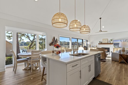 Beautiful Salt Marsh Cottage in Moss Creek, where serenity awaits.