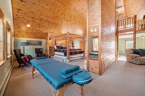 6 bedrooms, iron/ironing board, travel crib, free WiFi