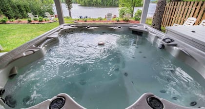 7K Sqft Lakefront Escape, Sandy Beach, Barrel Sauna, Game Room, Fire Pit