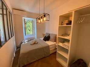 1 habitación, tabla de planchar con plancha, wifi y ropa de cama 