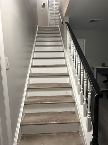 Homey, cozy, spacious, family friendly. Close to restaurants, shopping centers.