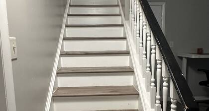 Homey, cozy, spacious, family friendly. Close to restaurants, shopping centers.