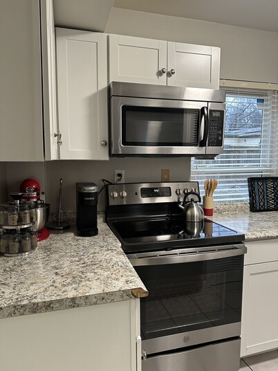 Homey, cozy, spacious, family friendly. Close to restaurants, shopping centers.