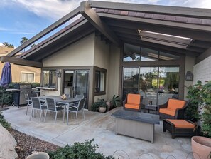 Outdoor dining - Lakes Country Club waterfront condo (Palm Desert)