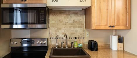 Fridge, microwave, stovetop, dishwasher