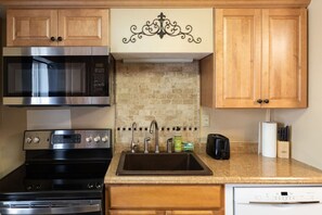 Fridge, microwave, stovetop, dishwasher - Spacious 3BR Basement Apt | Airport, Work, Ski (North Salt Lake)