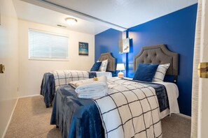 4 bedrooms, desk, iron/ironing board, WiFi