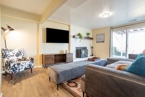 Spacious 3BR Basement Apt | Airport, Work, Ski