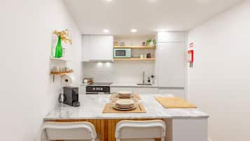 Refrigerador, microondas, horno, cafetera/tetera