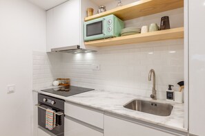 Refrigerador, microondas, horno, cafetera/tetera