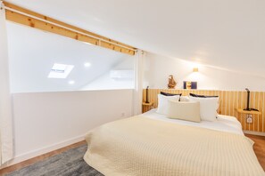 アイロン / アイロン台、WiFi (無料)、ベッドシーツ