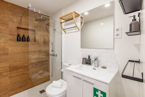 Shower, towels, soap, toilet paper