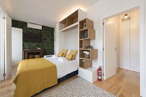 Iron/ironing board, free WiFi, bed sheets