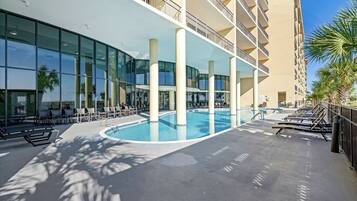 Piscine couverte, piscine extérieure