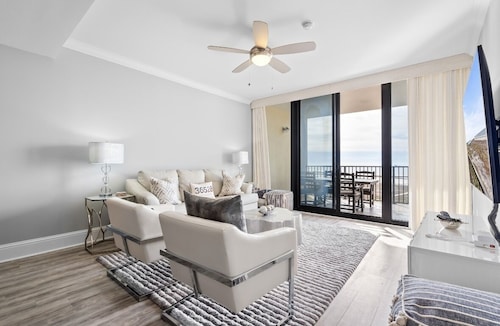 Luxury GulfFront Penthouse! Resort Amenities! 