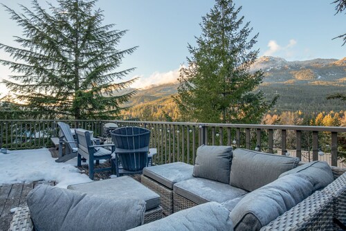 1BR + Loft | Gondola Village - Creekside | Amazing Patio w/ View | Near Gondola | Free Parking