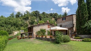 A stone house with a garden, surrounded by trees and hills. - La Terrazza by Interhome (Vicchio)
