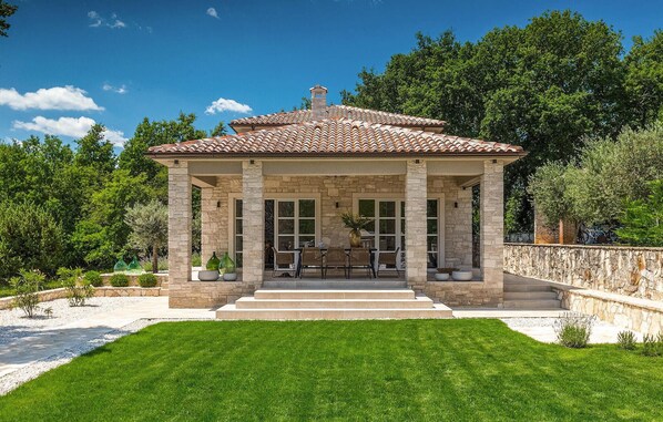 Exterior - Lovely home in Tinjan (Tinjan)