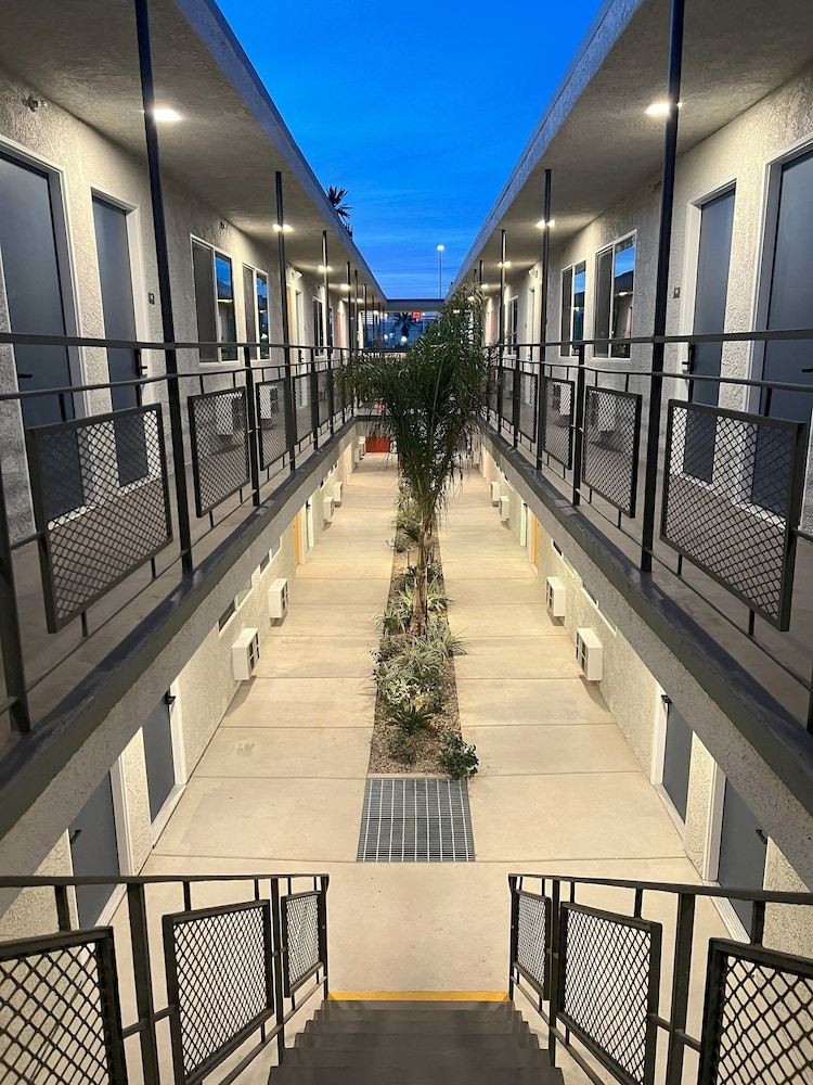 Bent Inn & Lounge Bar by null