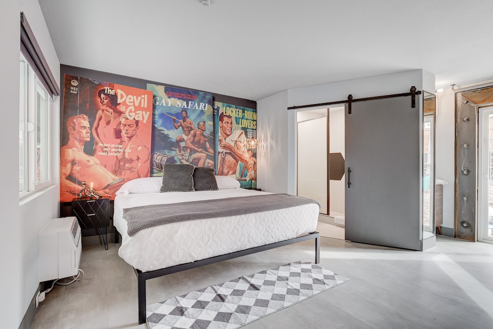 Bent Inn & Lounge Bar by null