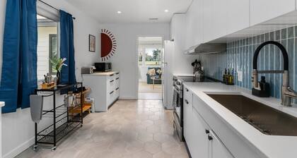 Smart Bungalow: 10-min to UF, Central Location