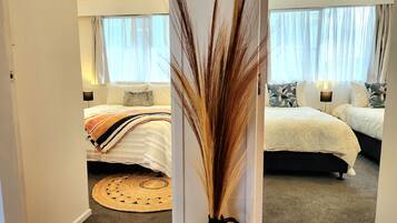 Apartemen Kota | Area keluarga | Smart TV 55-inci dengan saluran TV digital