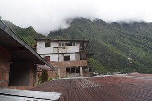 واي فاي مجانًا وملاءات أسرّة