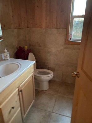 Doccia, asciugacapelli, asciugamani, sapone