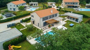 A residential area with multiple houses, a swimming pool, and a playground. - Awesome home in Vizinada (Vizinada)