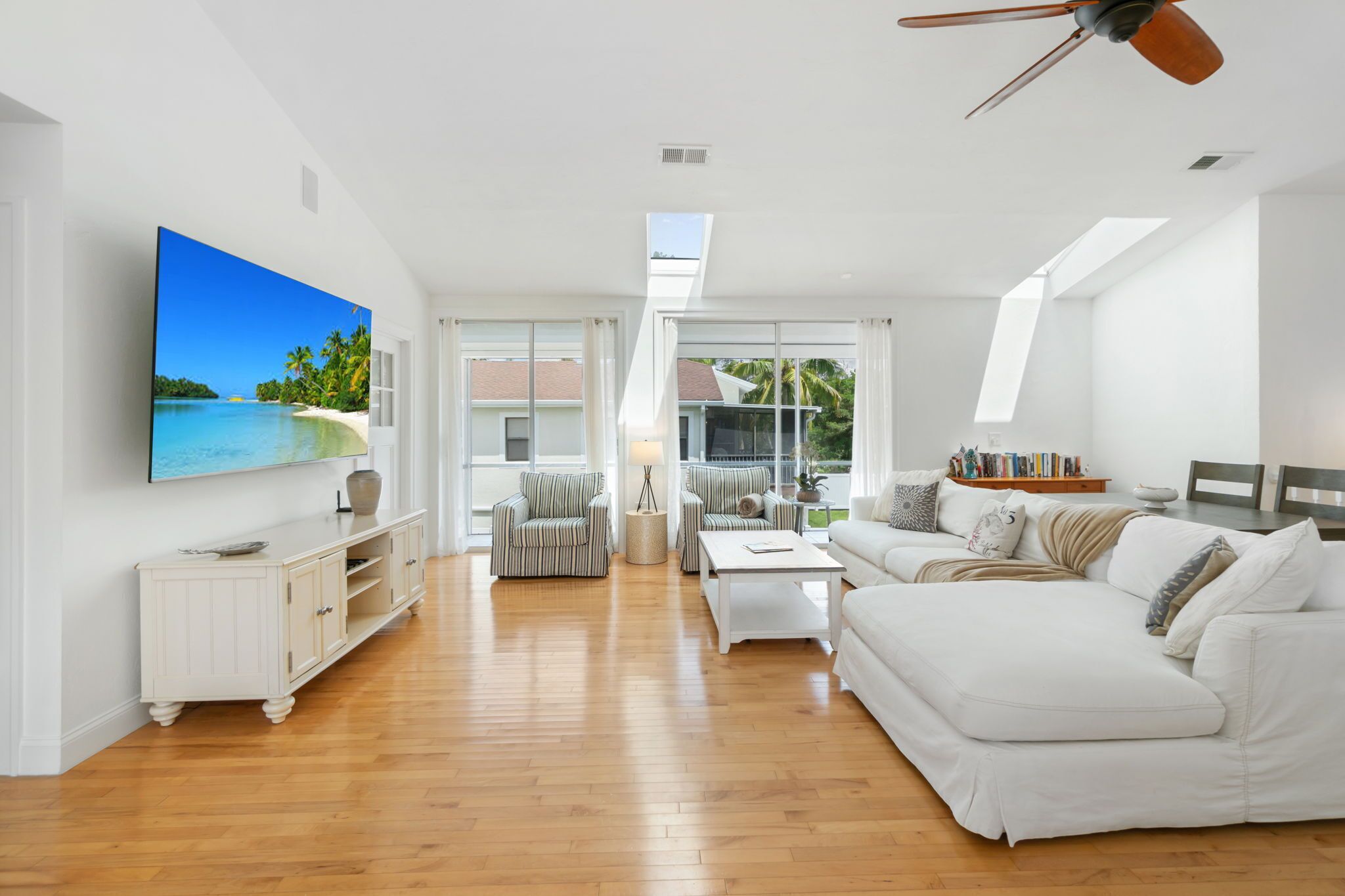 Smart TV, table tennis